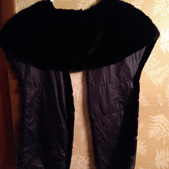 Weekend MaxMara faux fur stole - Picture 5 of 9